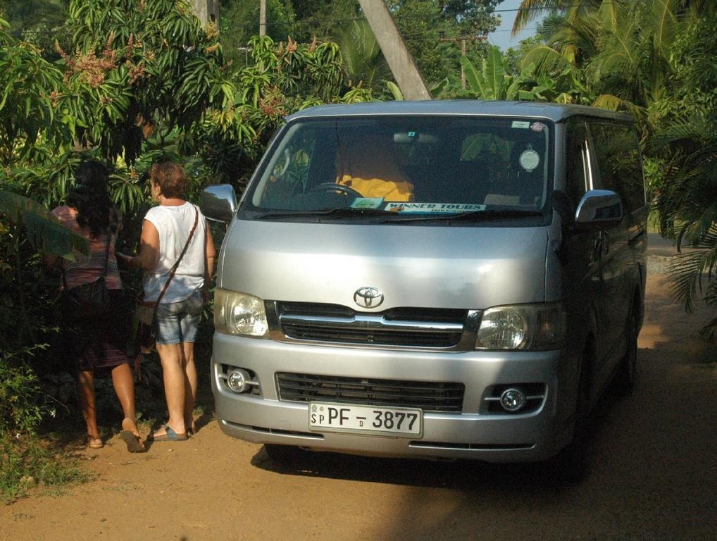 Vidisa Hotel Hikkaduwa Buitenkant foto